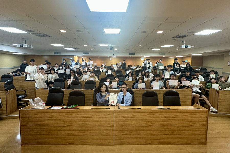 📌114年11月12日英文學習講座「  提升全球參與溝通力:聖誕爭議探討」圖片