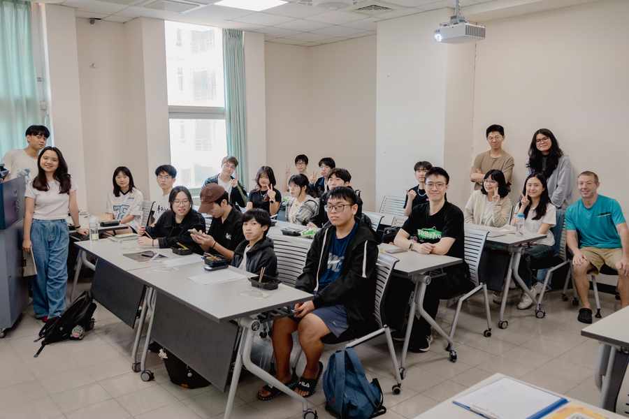 📌115年04月21日第三場英語角落活動圖片